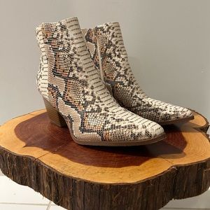 Coconuts Snake Booties Size 6.5 Super Comfortable